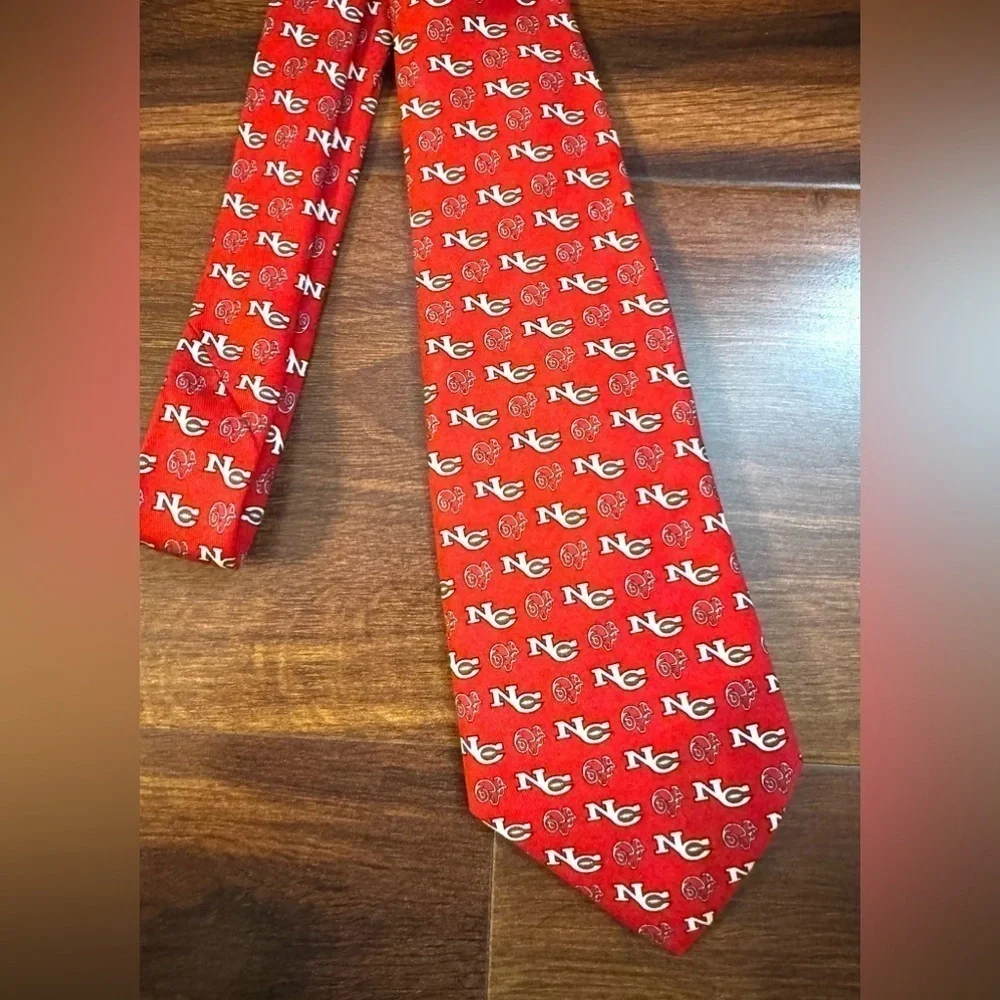 VINEYARD VINES Red Silk Necktie